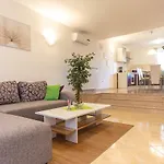 Apartamento 2 Bedroom Lovely In Pula