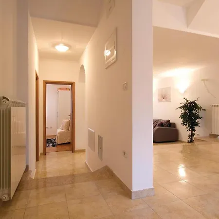 アパート 2 Bedroom In プーラ