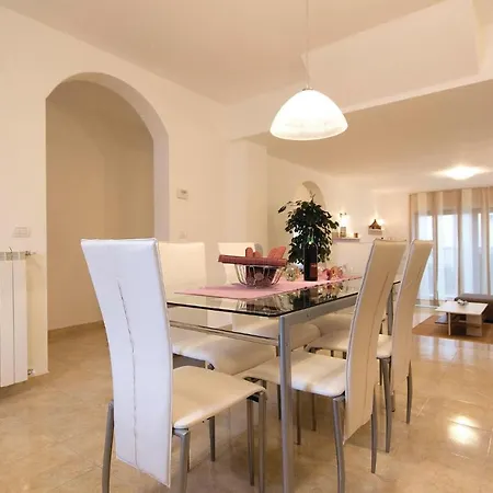 Apartament 2 Bedroom In *