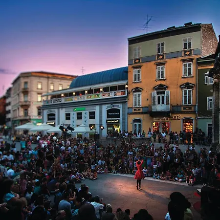 2 Bedroom Lovely In Apartman Pula