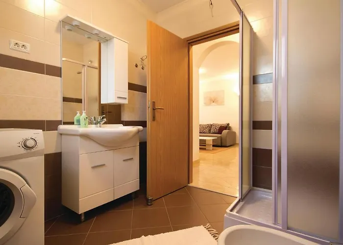 2 Bedroom Lovely In *