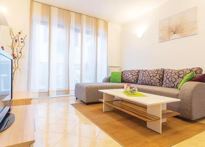 Apartman 2 Bedroom Lovely In *