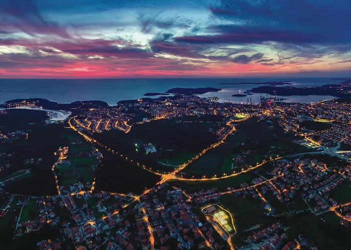 Apartman 2 Bedroom Lovely In Pula